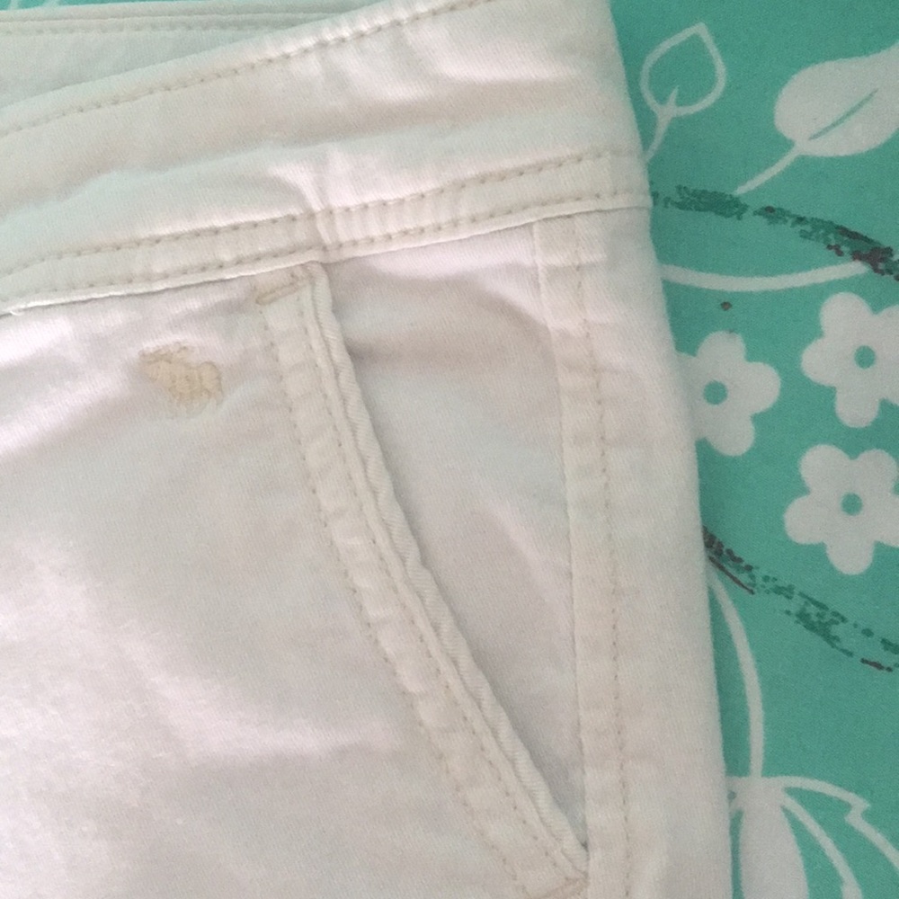 2 Abercrombie & Fitch Shorts - Picture 5 of 9